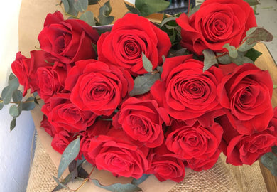 300 red roses, 300 white roses, 300 yellow and white roses, 300 roses delivered brisbane, brisbane 300 red roses.