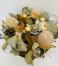 dried flowers, christmas dried flwower delivery, brendale dried flowers, luxury christmas flowers, brisbane christmas flowers, brendale christmas flowers, santa bouquet of flowers, brendale flwoer delivery