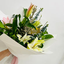 LILY ANNA - bouquet of Perfumed Oriental lillies from