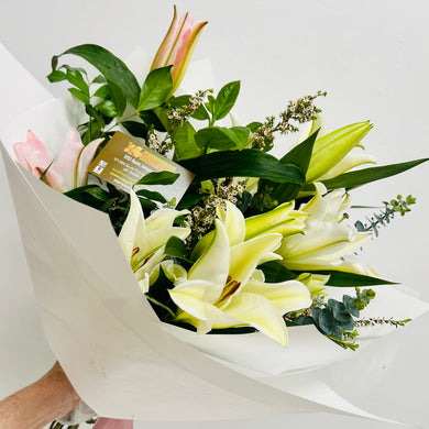 LILY ANNA - bouquet of Perfumed Oriental lillies from
