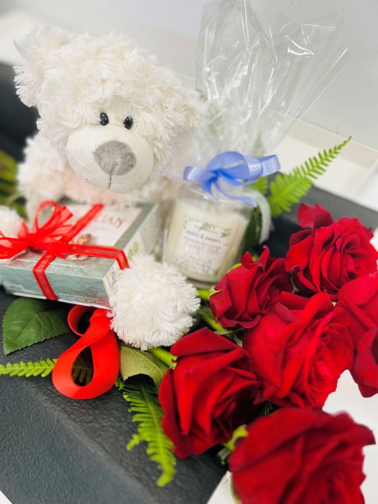 ROSES in a presentation box with lid. 1 - 40 stems(colour options) fro ...