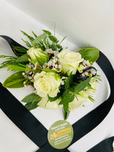 wrist corsages, brendale wrist corsage, brendale formal flowers, formal flowers brisbane, wrist corsages strathpine, albany creek wrist corsages, eatons hill wrist corsage, albany creek formal flowers, floral wrist sprays, brendale button wholes and wrist corsages