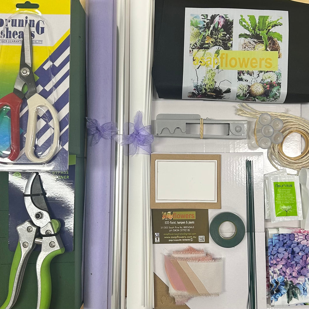 FLORAL DESIGN KIT for budding florists from