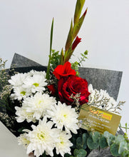 lilly and rose bouquet, bunch of lillies, bunch of red roses, big bouquets lillies, brendale lilly bunch, brendale red roses, valentines bouquets delivered brisbane, christmas flowers, red and white flowers brisbane, romance bunch flowers, romantic flower bunch, romantic flower bouquet, romance flowers