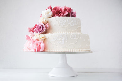 wedding cake floral decorations, flower for cakes, wedding cake flowers brisbane, brisbane wedding cake flowers, floral designer wedding cakes