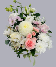 BOX OF PASTEL FLOWERS DELIVERED TO BRENDALE, LAWNTON BOX OF FLOWER DELIVERY, LAWNTON FLORIST, LAWNTON FLOWERS