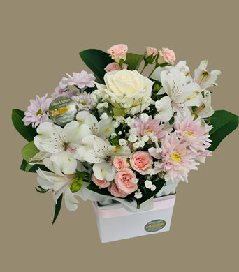 BOX OF PASTEL FLOWERS DELIVERED TO BRENDALE, LAWNTON BOX OF FLOWER DELIVERY, LAWNTON FLORIST, LAWNTON FLOWERS