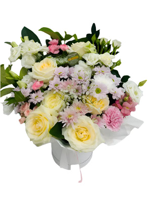 BOX OF PASTEL FLOWERS DELIVERED TO BRENDALE, LAWNTON BOX OF FLOWER DELIVERY, LAWNTON FLORIST, LAWNTON FLOWERS